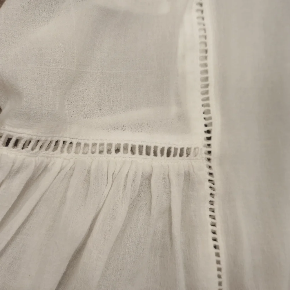 Max Studio London White Eyelet Sleeveless Blouse - Picture 4 of 11